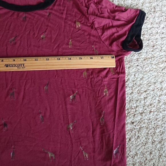 Gaze maroon and gold giraffe tee size M - Picture 9 of 10